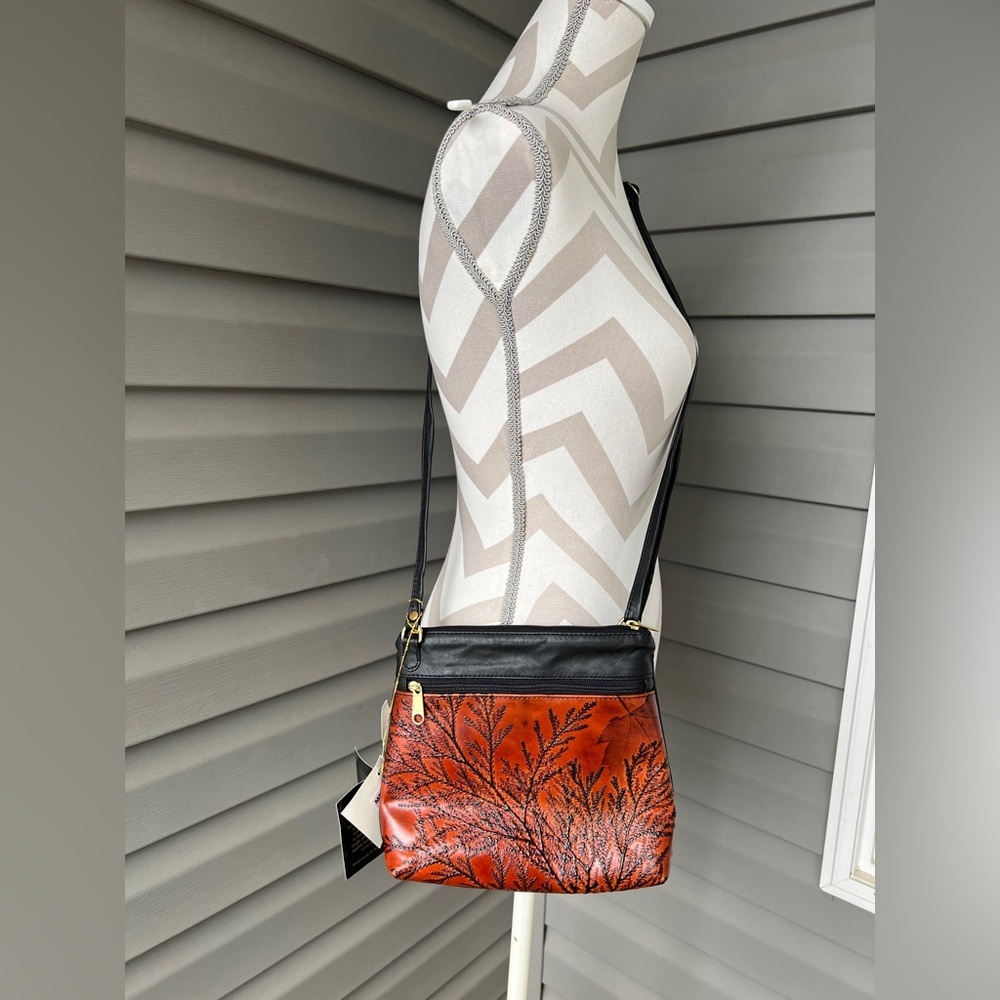 NWT- 90’s CL Whiting Collection Leaf Leather Messenger Crossbody Bag